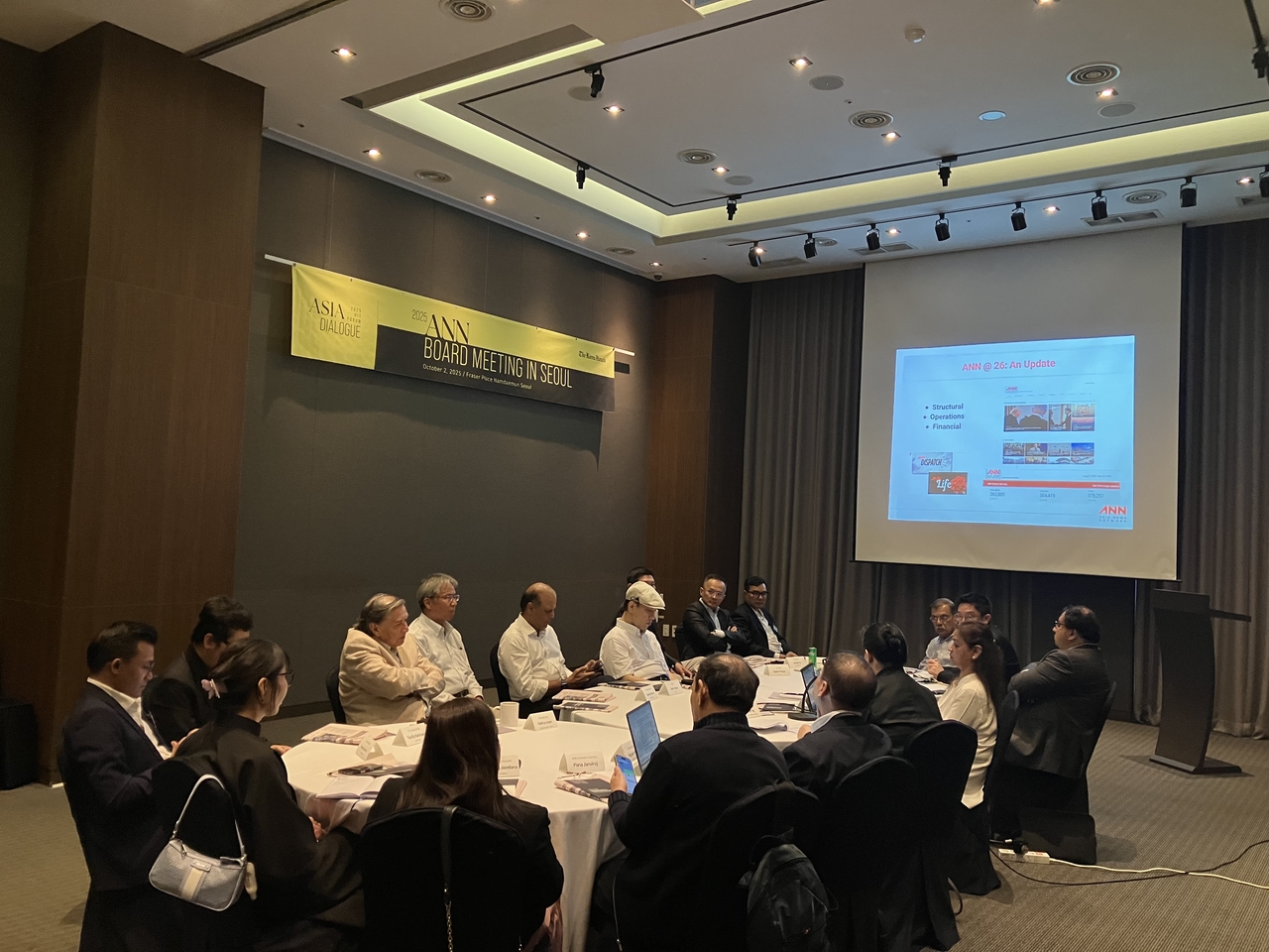 Board members of Asia News Network hold a meeting in Seoul, Thursday. (Im Eun-byel / The Korea Herald)