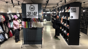 "명품 대신 다이소"...저가 패션, 외국인도 반했다 [르포] - 뉴스 썸네일 이미지