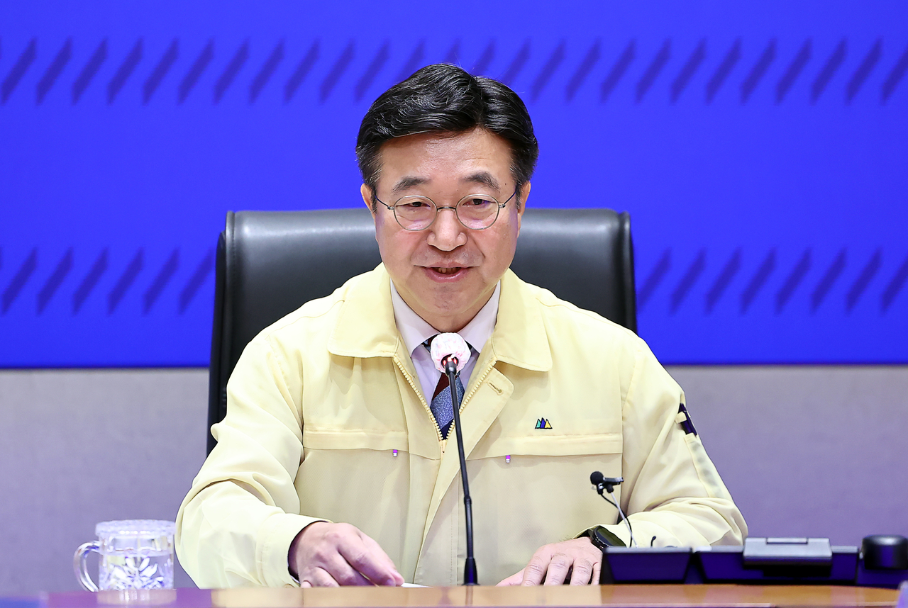 Interior Minister Yun Ho-jung presides over a meeting of the Central Disaster and Safety Countermeasures Headquarters at the government complex in Seoul on Thursday. (Yonhap)