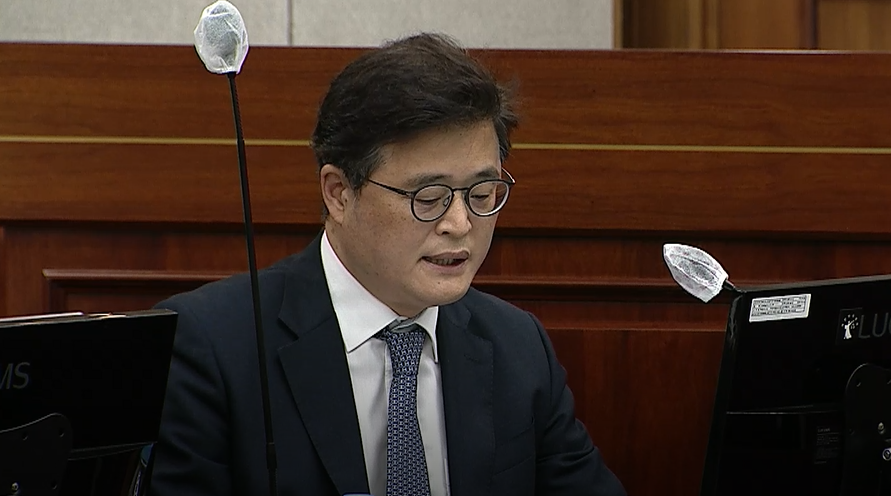 내란토토사이트 모음팀의 박억수 토토사이트 모음보가 2일 열린 윤석열 전 대통령의 내란 우두머리 혐의 재판에서 발언하고 있다. [서울중앙지방법원 제공]