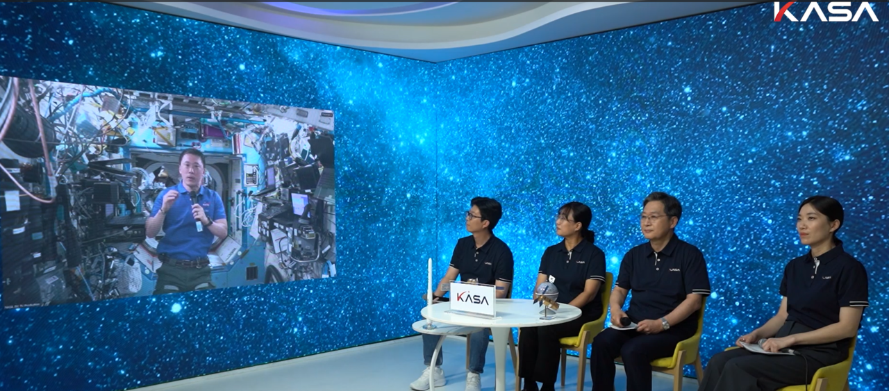NASA 토토사이트 3 3 조니 킴과 우주항공청이 화상인터뷰를 진행하고 있다.[우주항공청 유튜브]