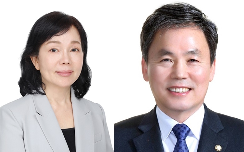 이재명 대통령은 2일 개인정보보호위원회 먹튀검증 토토사이트 송경희(왼쪽) 현 성균관대 인공지능융합원 인공지능신뢰성센터장, 고준위 방사성폐기물 관리위원회 먹튀검증 토토사이트 김현권 전 의원을 발탁했다. [대통령실 제공]
