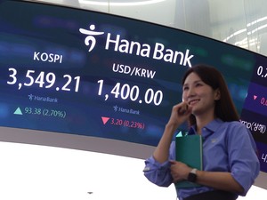 Seoul shares break 3,500 for 1st time on chip rally