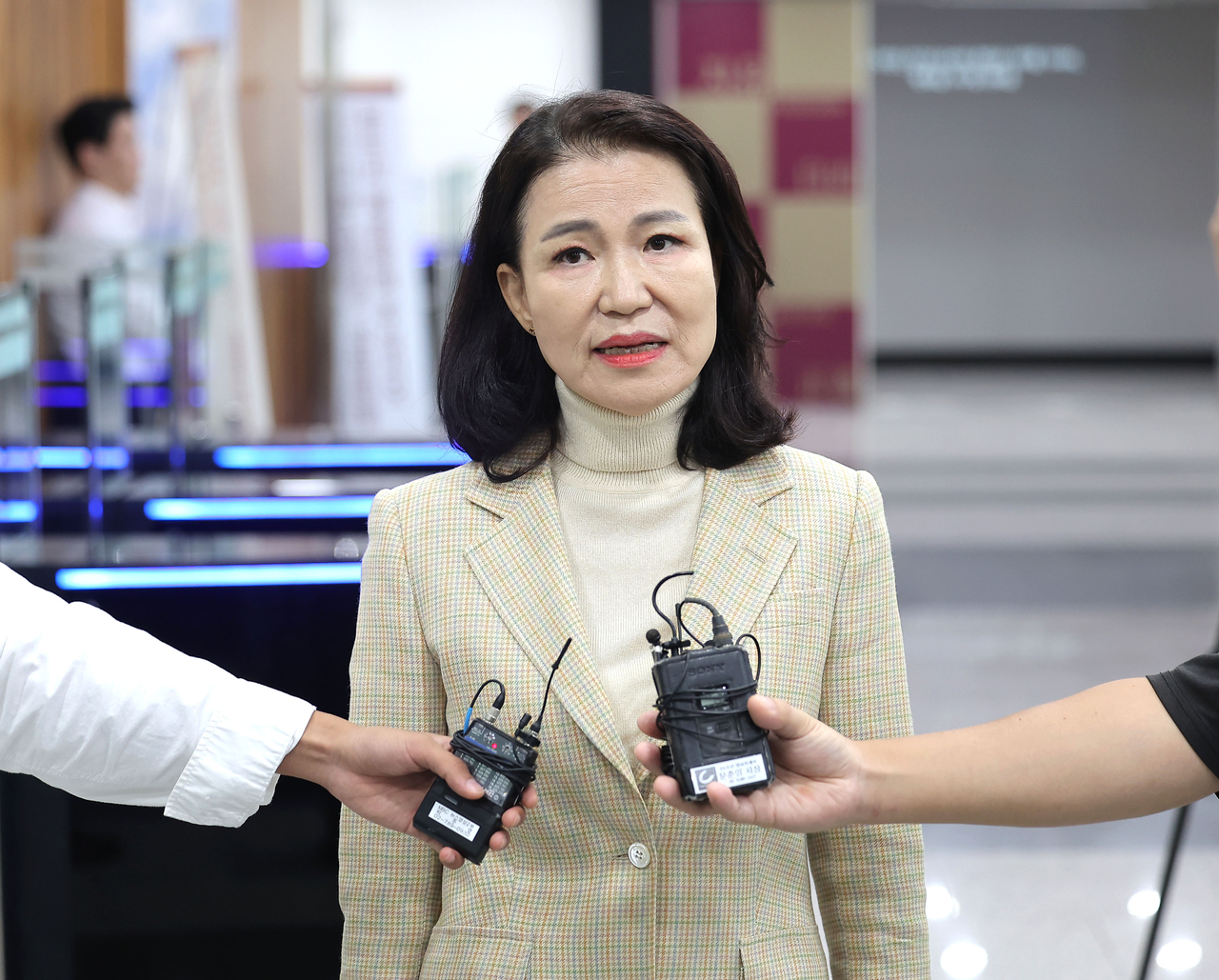 이진숙 전 방송통신토토사이트 마루한이 지난 1일 서울 종로구 헌법재판소에서 방송미디어통신위원회 설치법에 대한 헌법소원심판 청구서를 제출한 뒤 발언하고 있다. [연합]