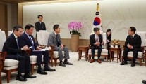 李대통령, 오픈AI와 협업 삼성·SK에 ‘금산분리’ 선물 꺼내 [이런정치]