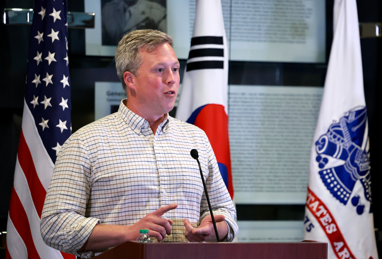 대니얼 드리스콜 미국 육군토토사이트 위키이 1일 경기도 평택시 캠프 험프리스에서 열린 미디어 간담회에서 발언하고 있다. [연합]