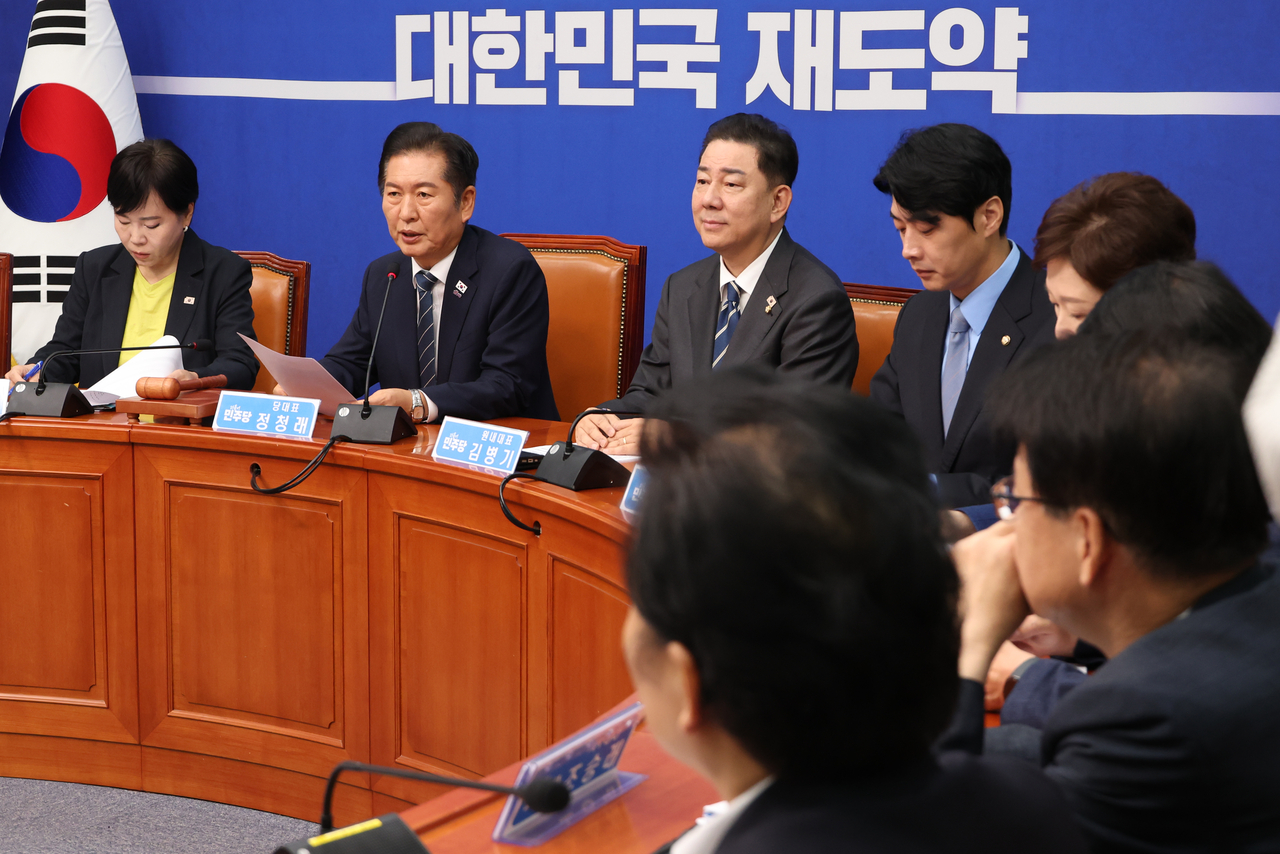 2일 서울 여의도 국회에서 열린 더불어민주당 최고위원회의 모습. [연합]