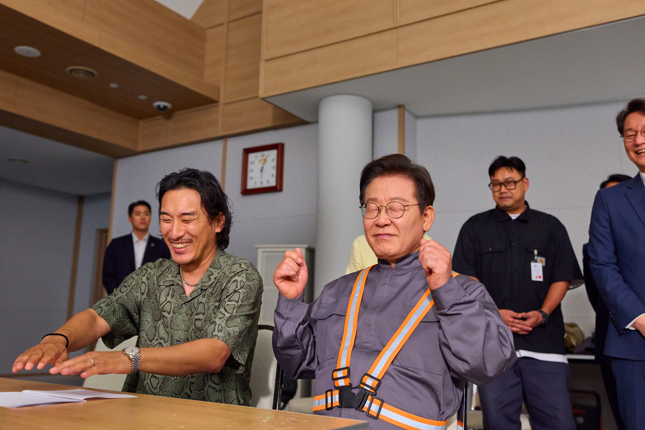 대통령실은 2일 이재명 대통령의 APEC 홍보랜드토토 촬영 비하인드 컷을 SNS에 공개했다. [이재명 대통령 SNS]