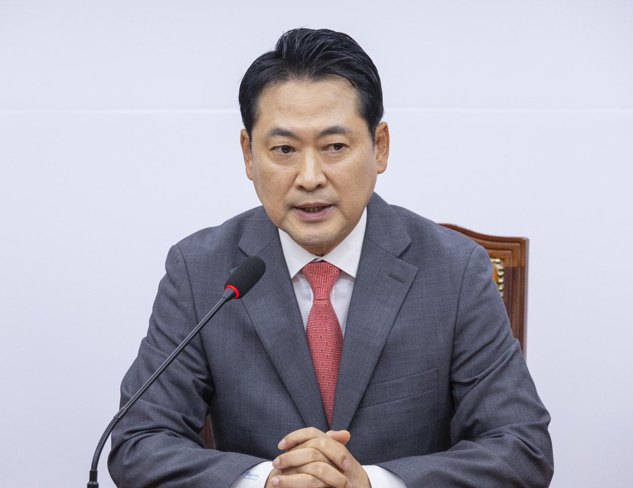 장동혁 국민의힘 대표가 2일 국회에서 추석 연휴를 앞두고 가진 기자간담회에서 물가 상승과 관련해 발언하고 있다. [연합]
