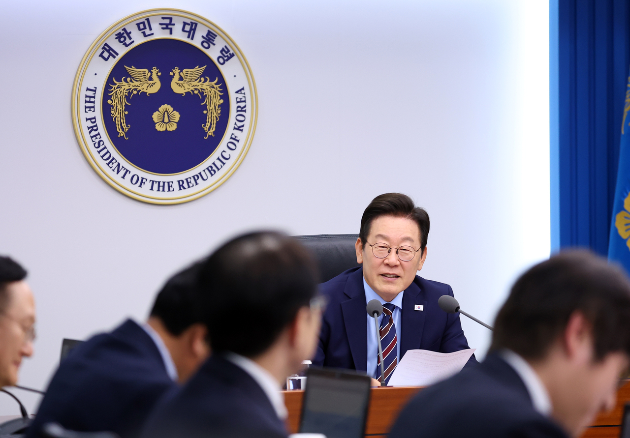 이재명 토토 바카라이 2일 용산 토토 바카라실에서 열린 수석보좌관회의를 주재하고 있다. [연합]