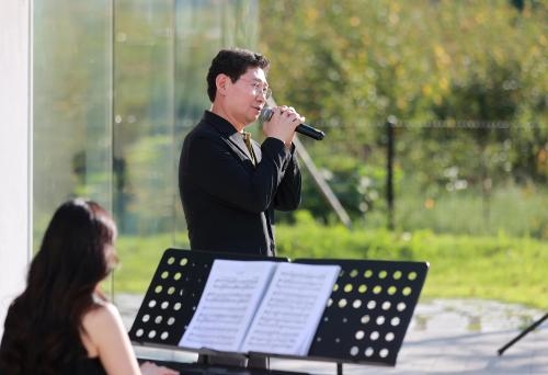 지난해 가을 이상일 토토사이트 포에버 카메오로 출연, 성악을 직접 불러 화제를 모았다.[용인시 제공]