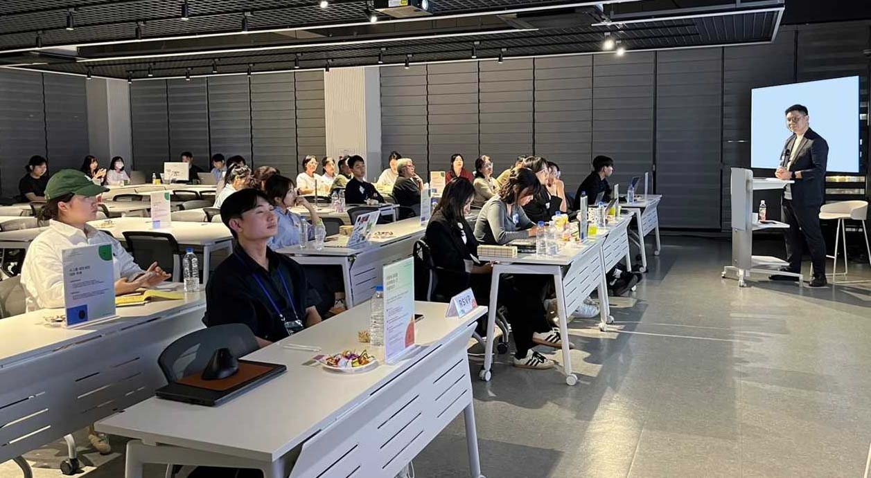 한동대가 지난달 30일 파랑뜰 드림홀에서 ‘AI와 문화예술’을 주제로 시민강좌를 열고 호응을 얻었다.[한동대 제공]