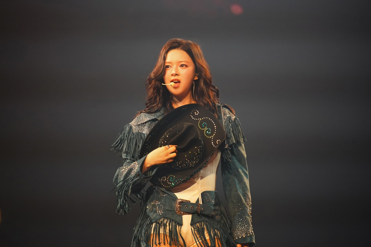 Twice's Jeongyeon uncertain about Singapore, Malaysia concerts