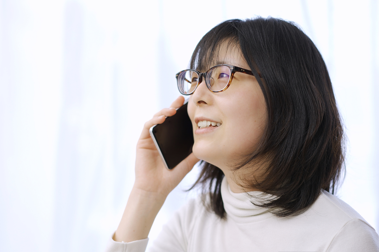Survey data shows most Koreans call their parents once a week or more. (123rf)
