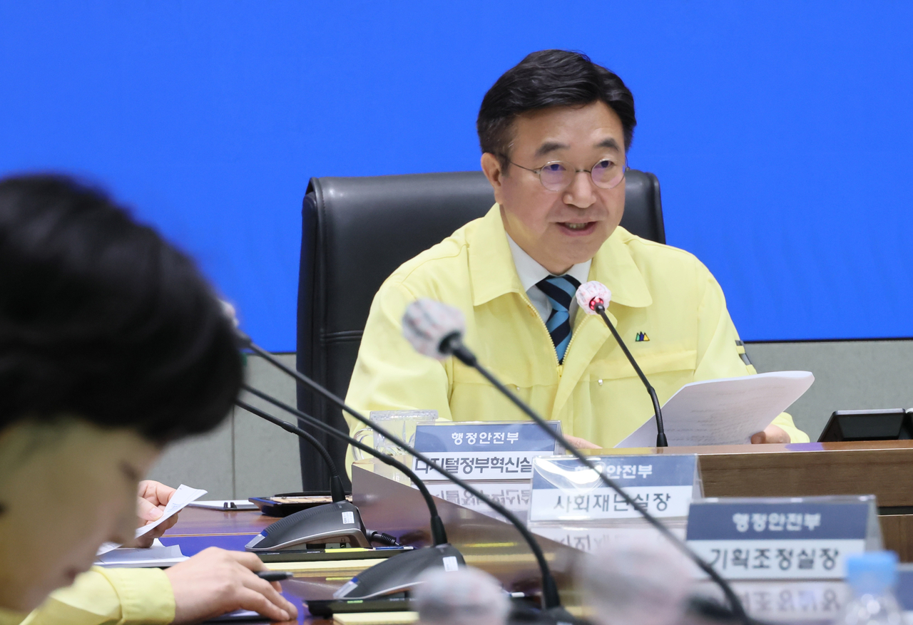 Interior Minister Yun Ho-jung presides over a meeting of the Central Disaster and Safety Countermeasures Headquarters at the government complex in Seoul on Frinday. (Yonhap)