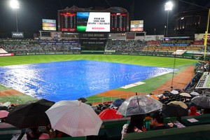 Start of KBO postseason pushed back by day due to rainouts