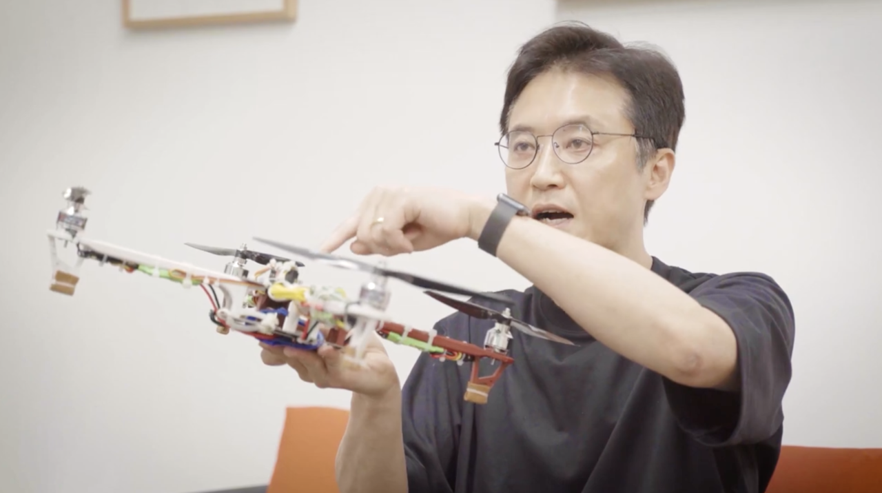 Kim Yong-dae, a professor of electrical engineering and affiliated faculty at the Graduate School of Information Security at the Korea Advanced Institute of Science and Technology (Screen captured from YouTube channel by KAIST Graduate School of Information Security)