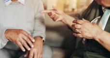 평생 함께 일군 재산, 90대 남편이 몽땅 아들에게… 대법 “이혼 사유”