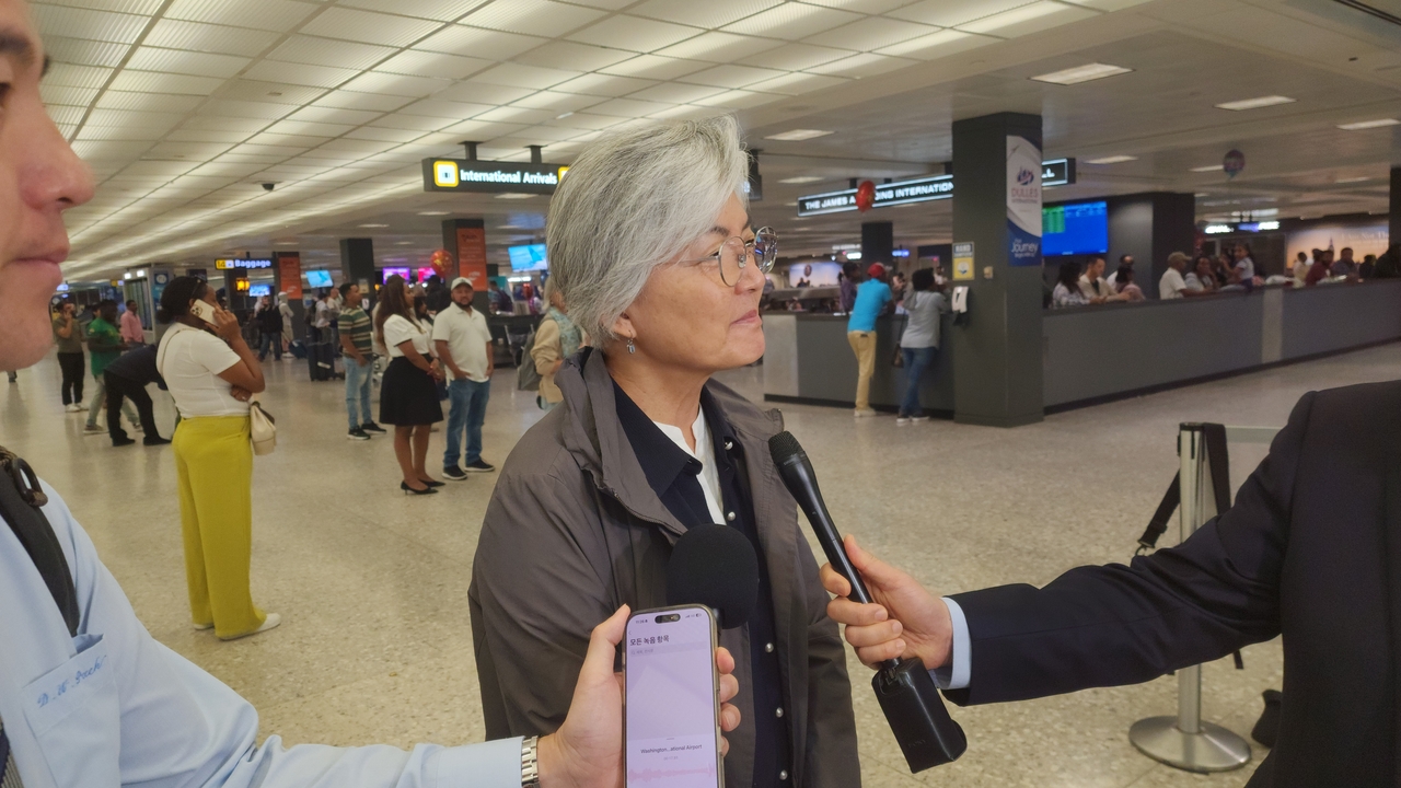 South Korean Ambassador to the US Kang Kyung-wha arrives in the United States via Dulles International Airport near Washington, DC, Saturday, and speaks with reporters. (Yonhap)