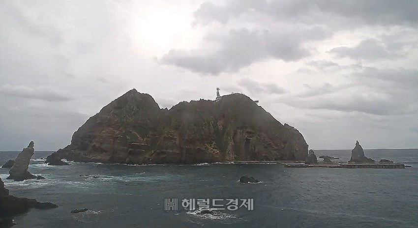 추석인 8일오후 독도(동도 모습)[울릉군청 누리집 라이브 실시간 방송 캡처]