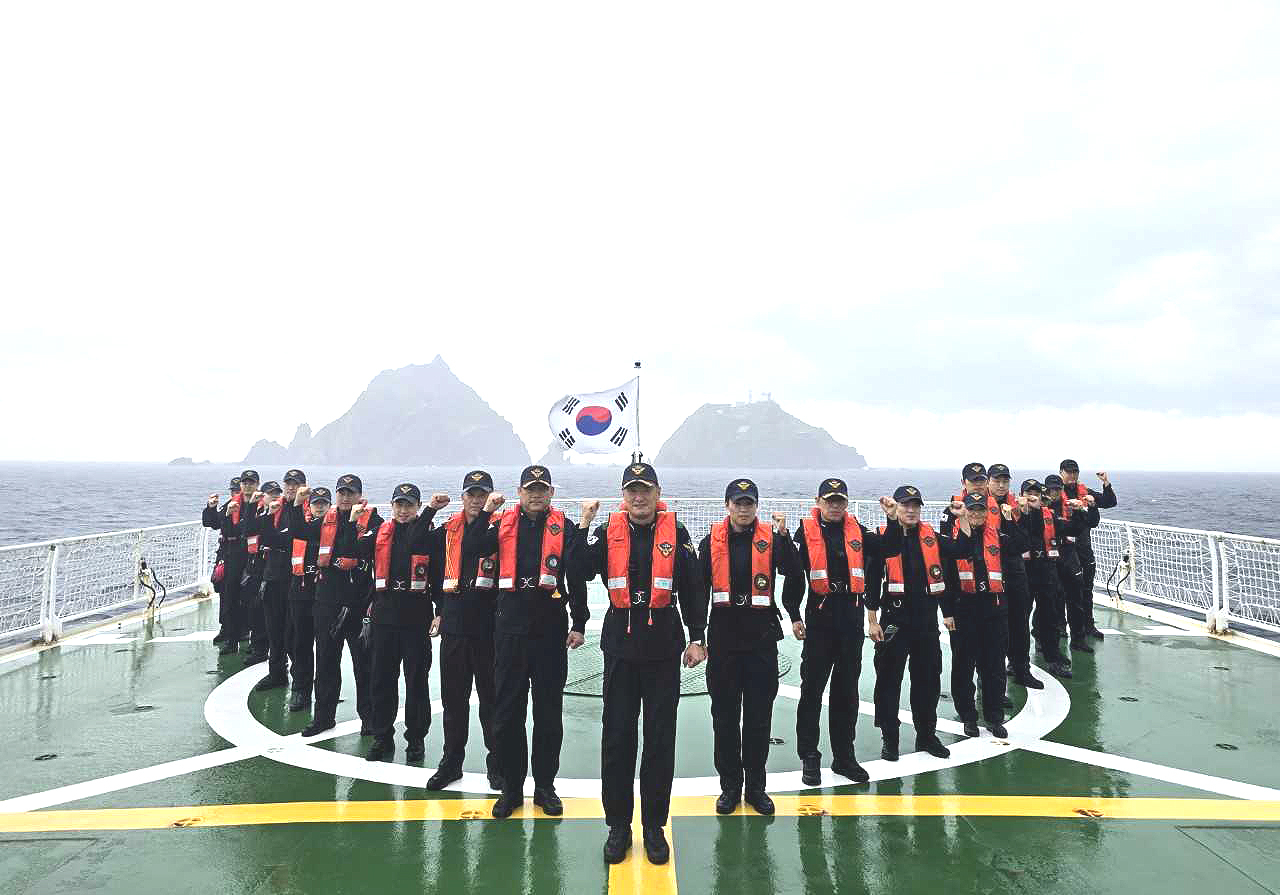 추석인 6일, 동해해경 3016함은 독도 인근 해상에서 해양영토 수호 의지를 다짐했다.[동해해경 제공]