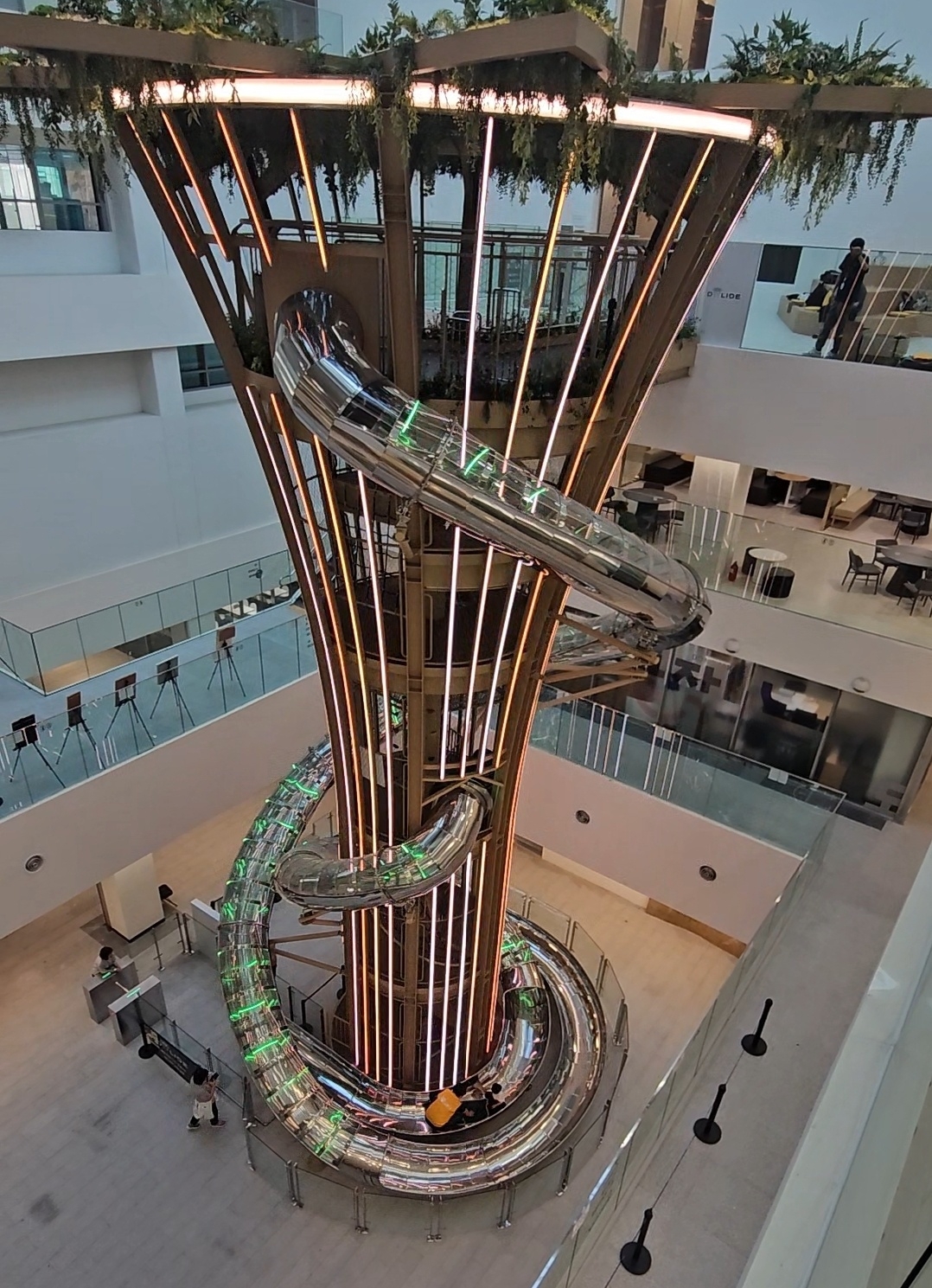 A 15-meter-high giant slide at the Dongjak District Office connects the second floor to the basement. (Choi Jae-hee / The Korea Herald)