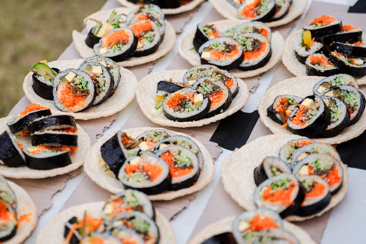 Gimbap served on plates of puffed rice was an Instagram favorite at the 2024 Gimcheon Gimbap Festival. (Gimcheon)
