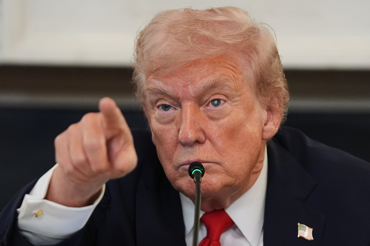 President Donald Trump speaks during a roundtable meeting on antifa in the State Dining Room at the White House, Wednesday, Oct. 8, 2025, in Washington. (AP-Yonhap)