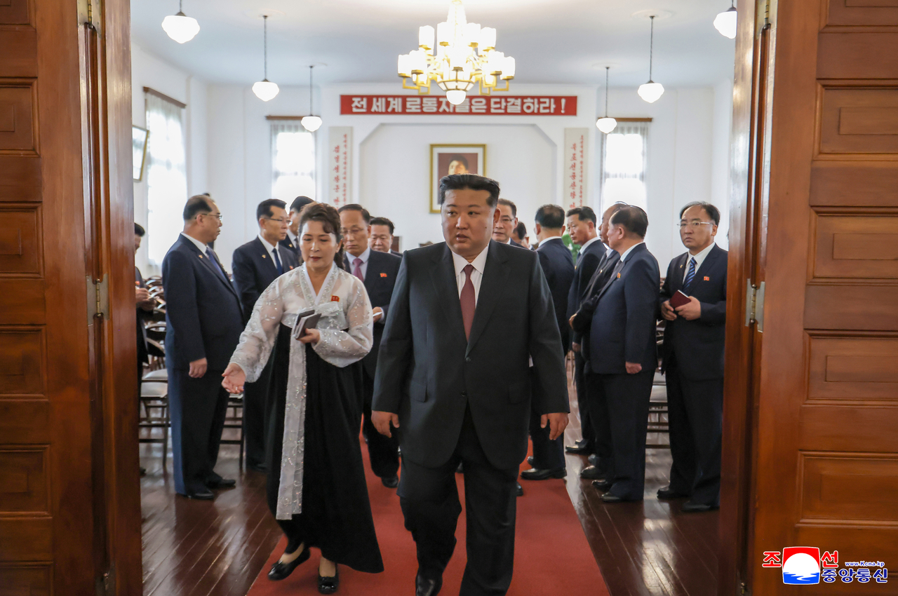 North Korean leader Kim Jong-un visits the Party Founding Museum in Pyongyang on Wednesday to mark the 80th anniversary of the ruling Workers’ Party, in this photo released by the Korean Central News Agency. (Yonhap)