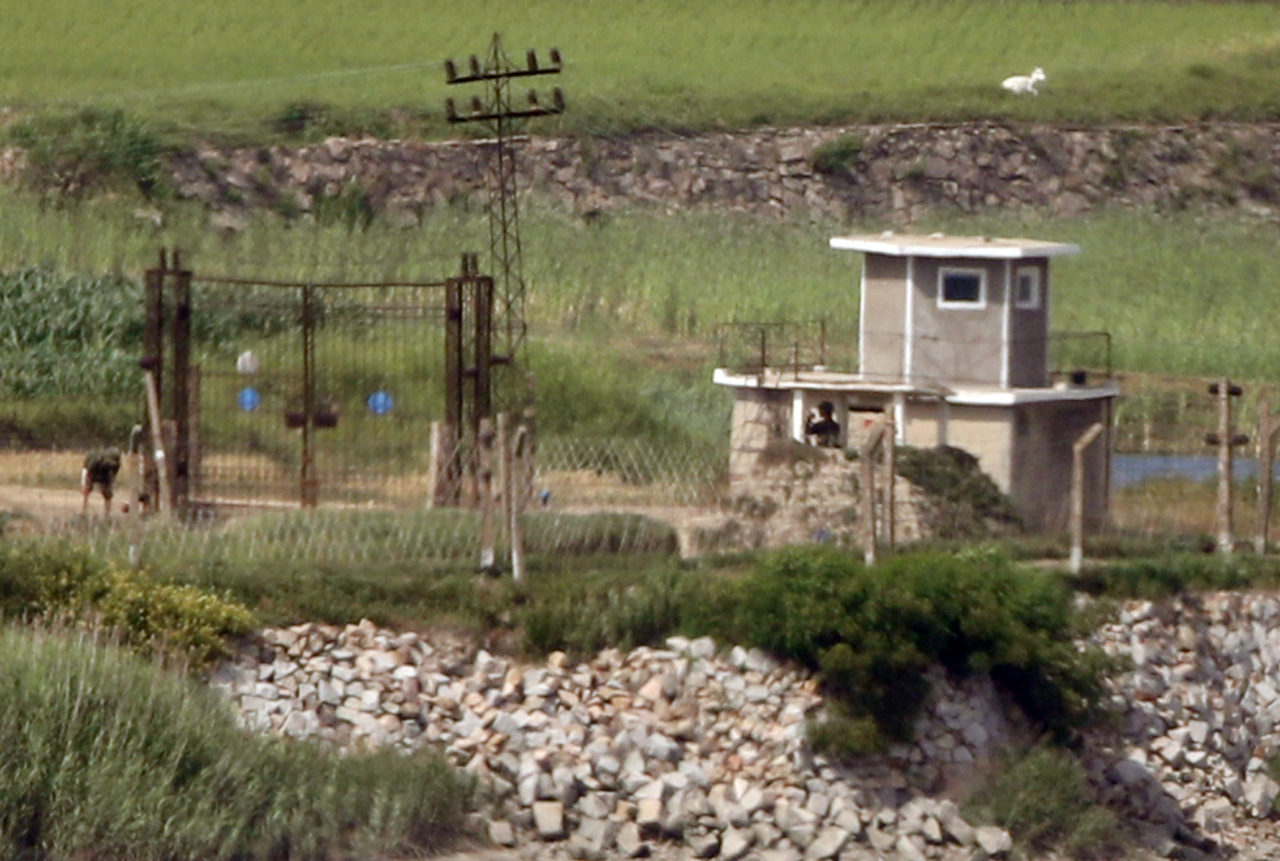 North Korean soldiers stand guard at a North Korean guard post in Kaepung County, North Hwanghae Province, as seen from the Peace Observatory in Ganghwa County, Incheon, on June 17, 2020. (Herald DB)