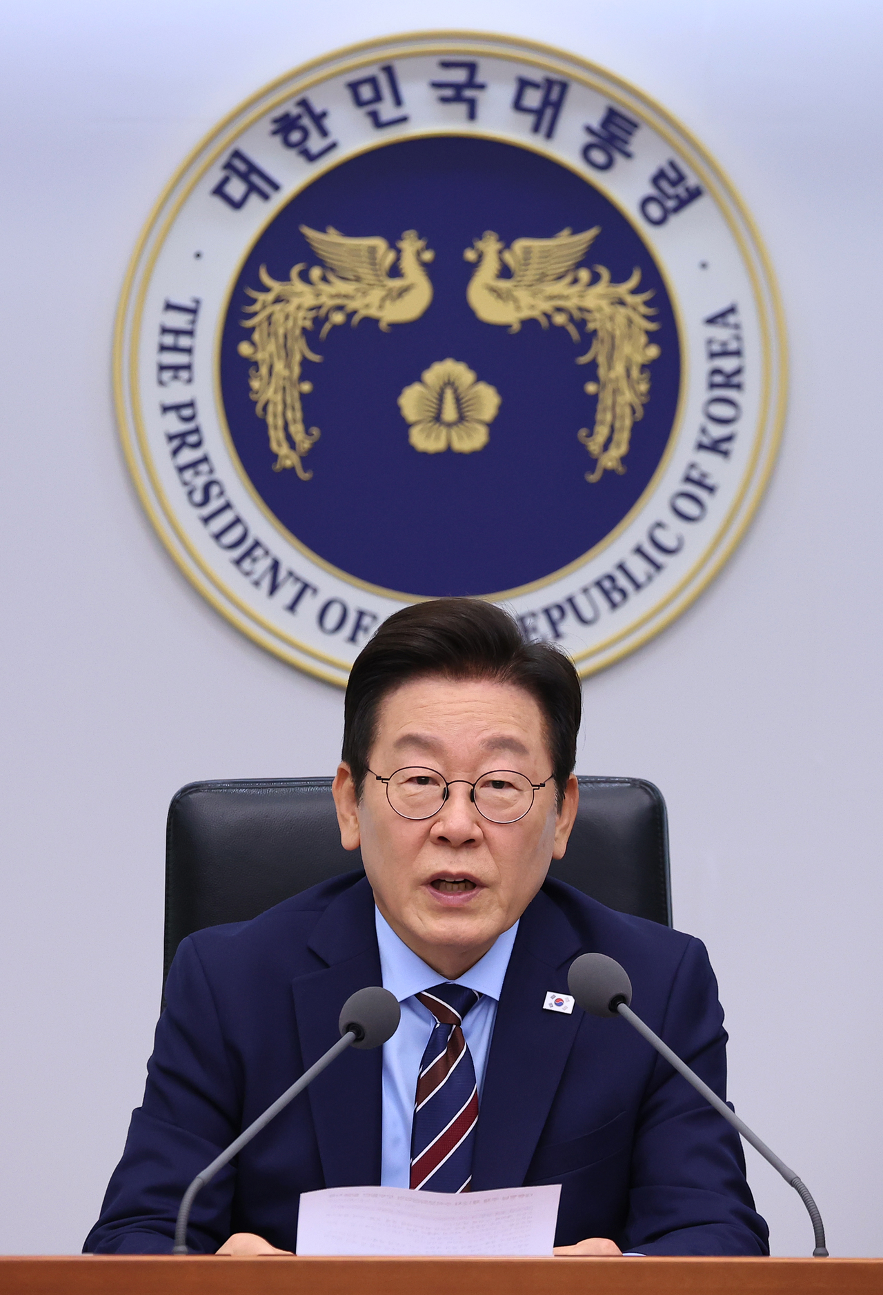 President Lee Jae Myung speaks while presiding over a meeting of senior aides at the presidential office in Seoul on Oct. 2. (Yonhap)