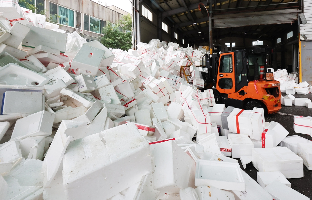 A worker operates machinery amid a massive buildup of Styrofoam waste at a Yongin recycling center on Friday following the Chuseok holiday. (Yonhap)