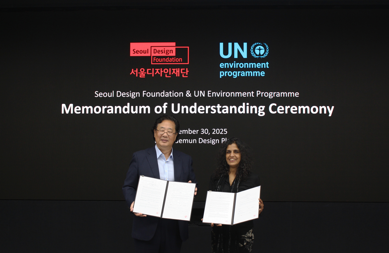 차강희 뮤직 토토사이트 대표와 쉴라 아갈칸 UNEP 산업경제국 국장이 업무협약 체결 후 기념 촬영을 하고 있다. [서울시 제공]