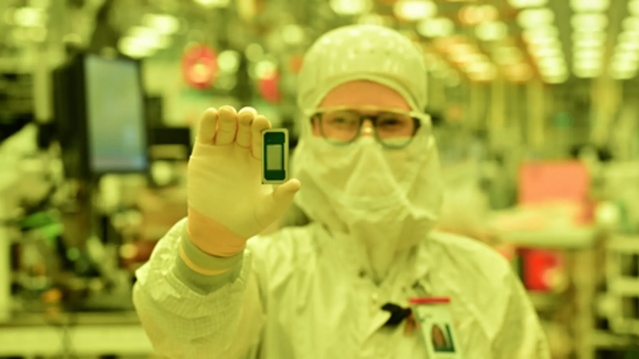 An Intel engineer holds an Intel Core Ultra series 3 processor (code-named Panther Lake) built on Intel 18A, inside Intel’s new Fab 52 in Chandler, Arizona, in September. (Intel)