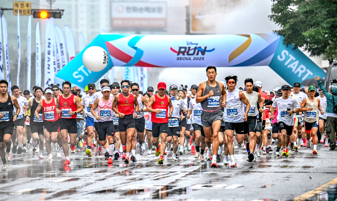 Participants of Disney Run Seoul 2025 run the course at Yeouido Park in Seoul on Saturday. Around 15,000 people took part in the event, running either a 3-kilometer or 10-km course. (Im Se-jun / The Korea Herald)