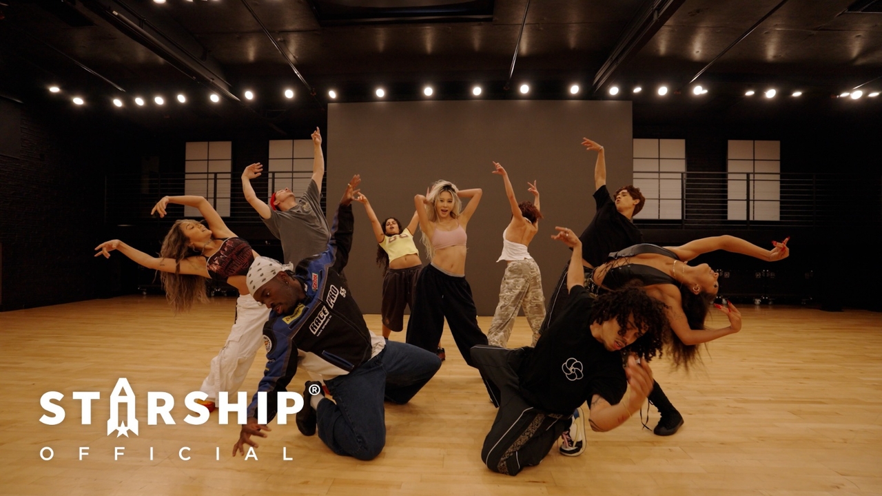 Dayoung (center) practices choreography in this video uploaded to her YouTube channel on Sept. 10. (Starship Entertainment)