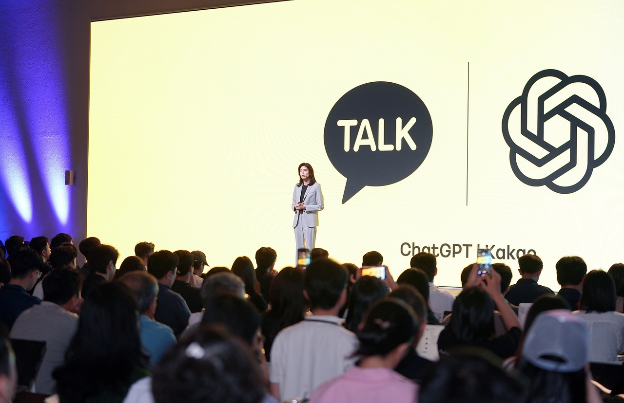 Kakao CEO Chung Shin-a delivers a keynote speech during the ‘if(kakao)’ conference at the Kakao AI Campus in Yongin, Gyeonggi Province, on Sept. 23. (Yonhap)