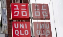 “유니클로, 구찌 제쳤다”…명품 시장 결국 ‘가격 대조정’할까