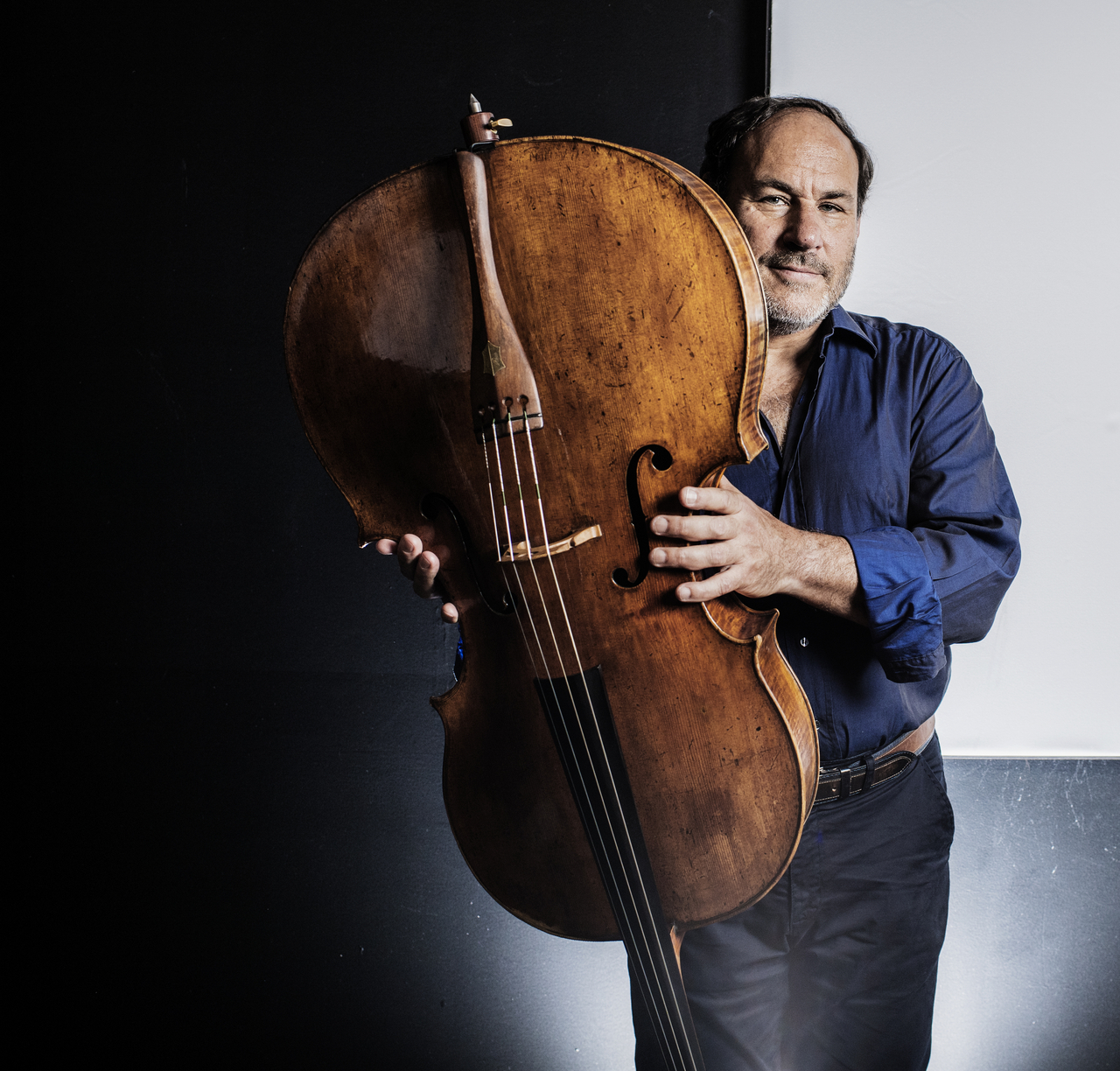 Cellist Garry Hoffman (SIMF)
