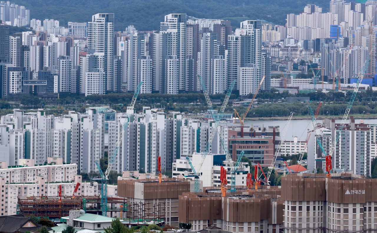 Apartment complexes in Seoul (Yonhap)
