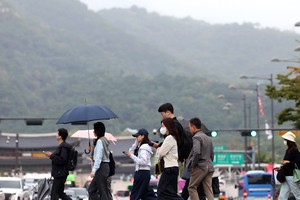 IMF ups Korea's 2025 growth outlook to 0.9%