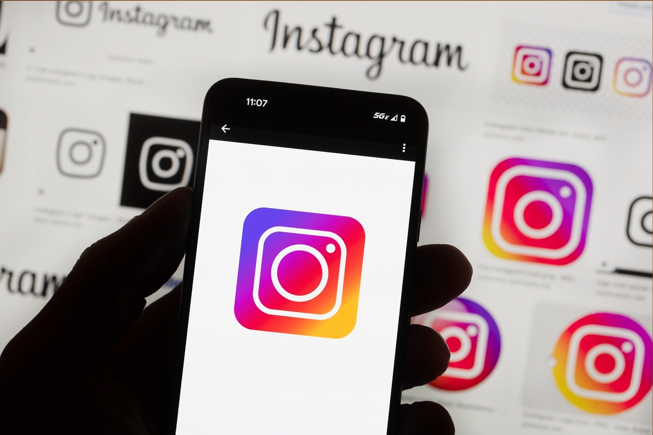 The Instagram logo is seen on a cell phone in Boston, Oct. 14, 2022.    AP-Yonhap