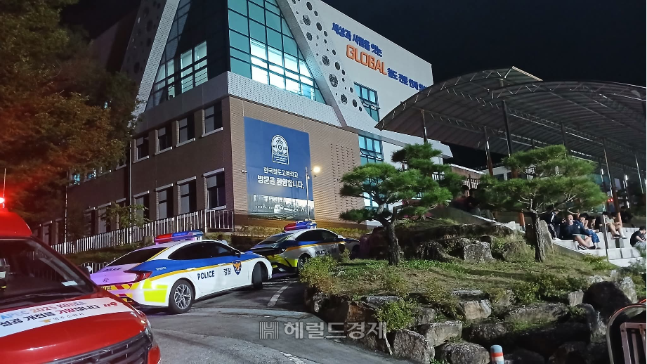 경찰차와 소방차가  긴굽 출동해 았다.[독자제공]