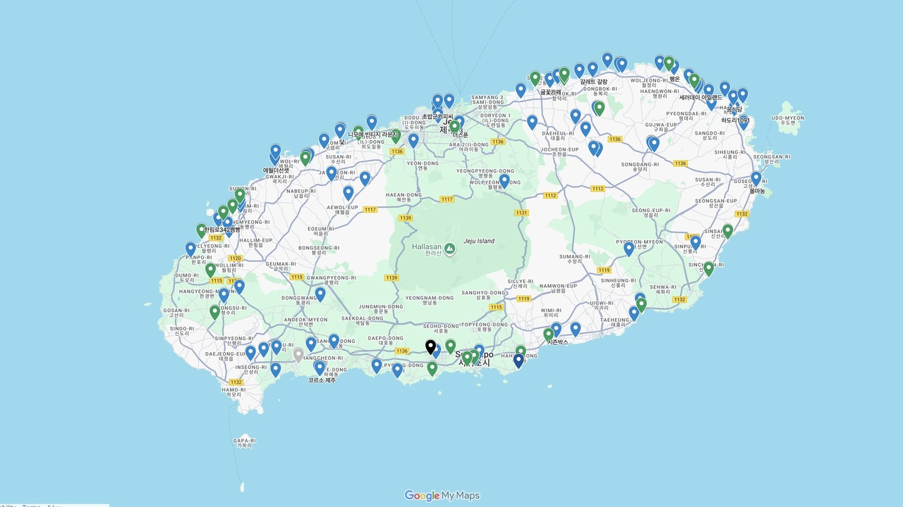 This map of Jeju Island shows no-kids zones marked in blue and child-friendly establishments in green, based on data from the website, https://sites.google.com/view/yesnokids.