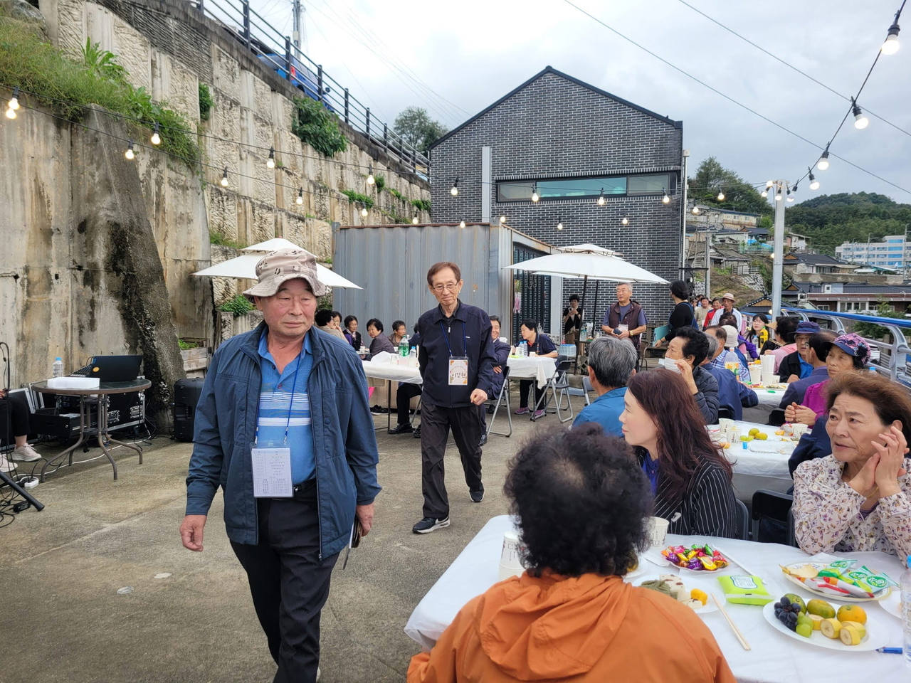 영주시가 16일 관사골 마을센터 일원에서 관사골 ON – 사람과 공간을 잇는 곳 관사골’ 행사를 열고 주민과 방문객이 함께 어우러지는 축제의 장을 펼쳤다.[영주시 제공]