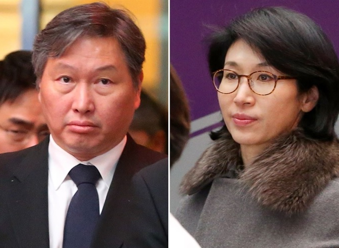 These file images show SK Group Chairman Chey Tae-won (L) and Roh Soh-yeong (R). (Herald DB)