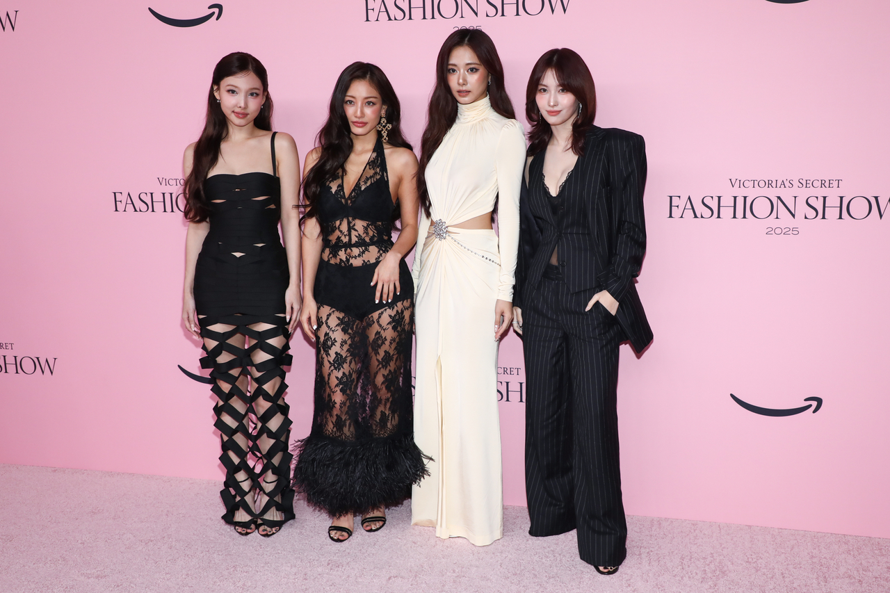 From left: Nayeon, Jihyo, Tzuyu, and Momo of Twice arrive at the Victoria's Secret Fashion Show on Wednesday (local time). (AP-Yonhap)