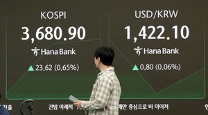 Seoul shares open higher on tech, auto gains