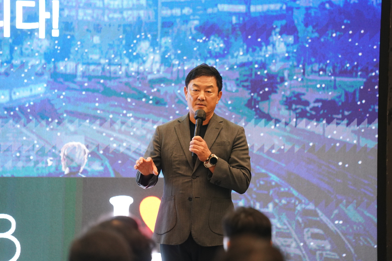 Choi Jae-boong, a mechanical engineering professor at Sungkyunkwan University, speaks about AI-driven changes in business during the Global Business Forum held in Seoul on Wednesday. (The Korea Herald)