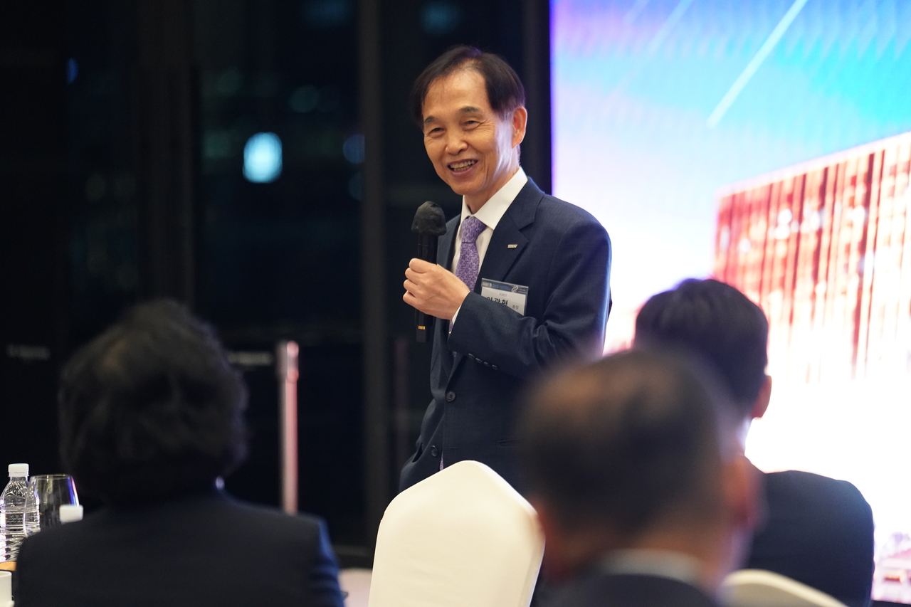 Lee Kwang-hyung, president of the Korea Advanced Institute of Science and Technology, delivers the keynote speech at the Global Business Forum in Seoul on Wednesday. (The Korea Herald)
